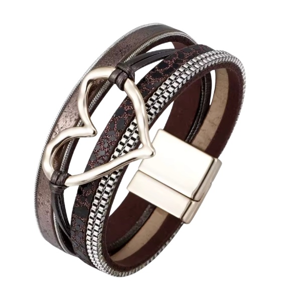 NWT Heart Design Leather Bracelet with Metallic Accents - Picture 1 of 1